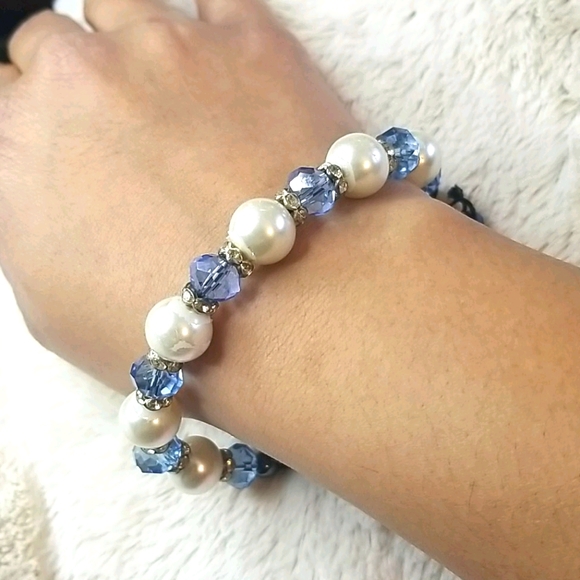 Blue and White Beaded Bracelet - Picture 1 of 4